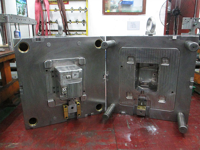 Molde electrónica de consumo 02